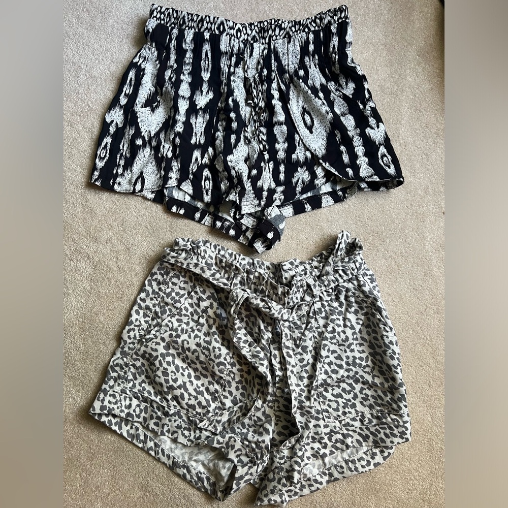 Women’s shorts size small lot